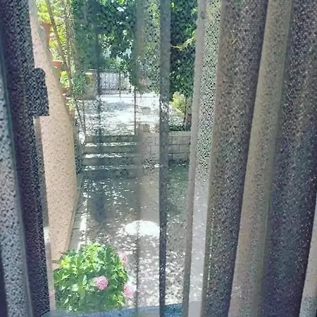 Rozali, Brac Supetar
