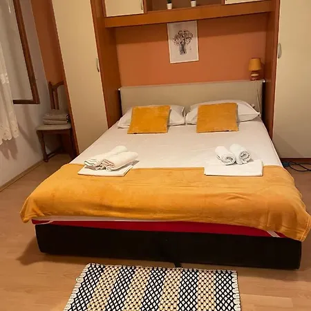 Rozali, Brac Supetar